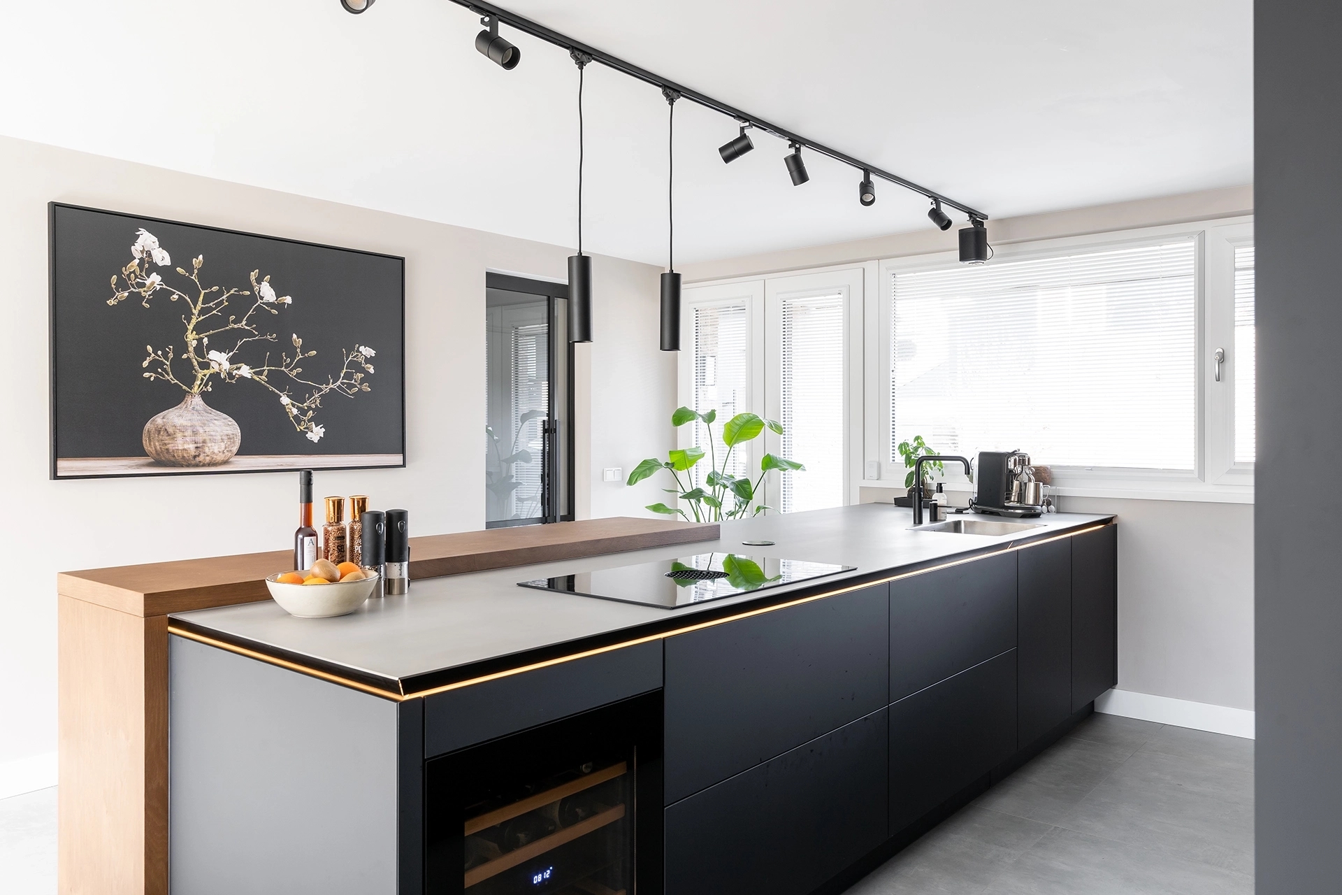Zwarte SieMatic SLX keuken bijzonder lijnenspel Intermat07