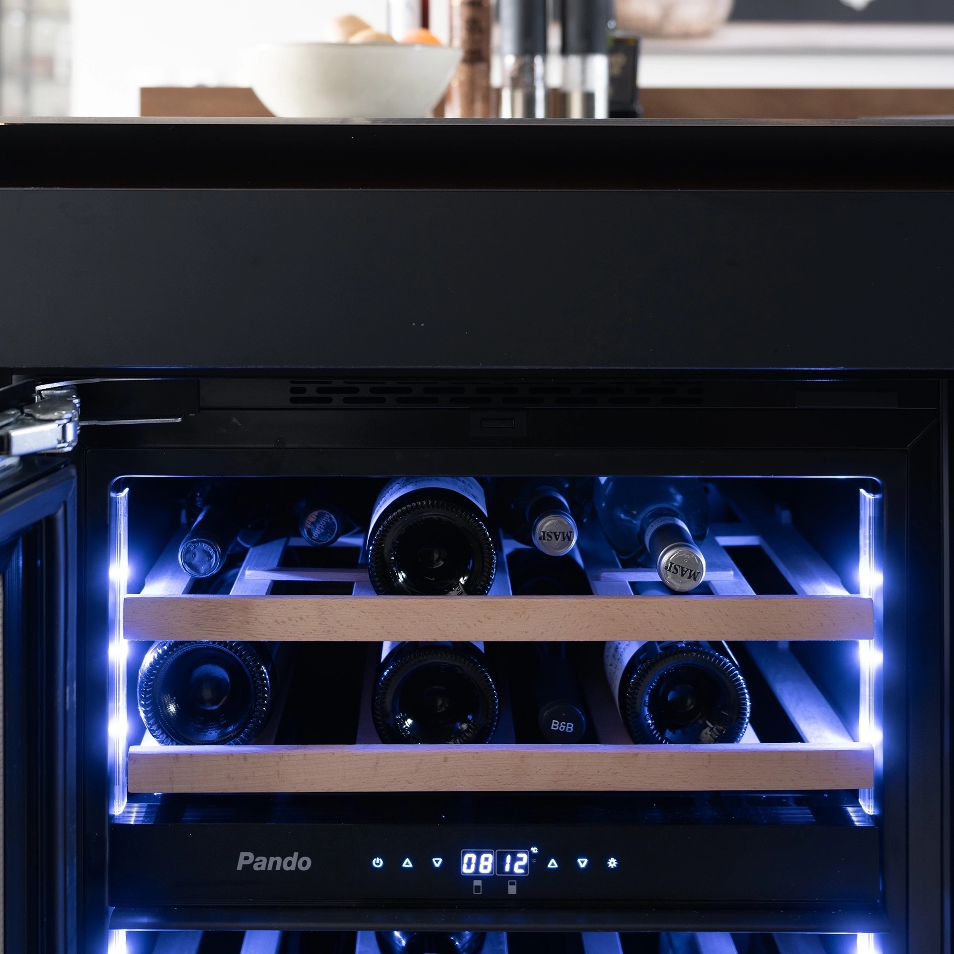 Zwarte SieMatic SLX keuken bijzonder lijnenspel Intermat11 2026 09 28 092543 xlzn