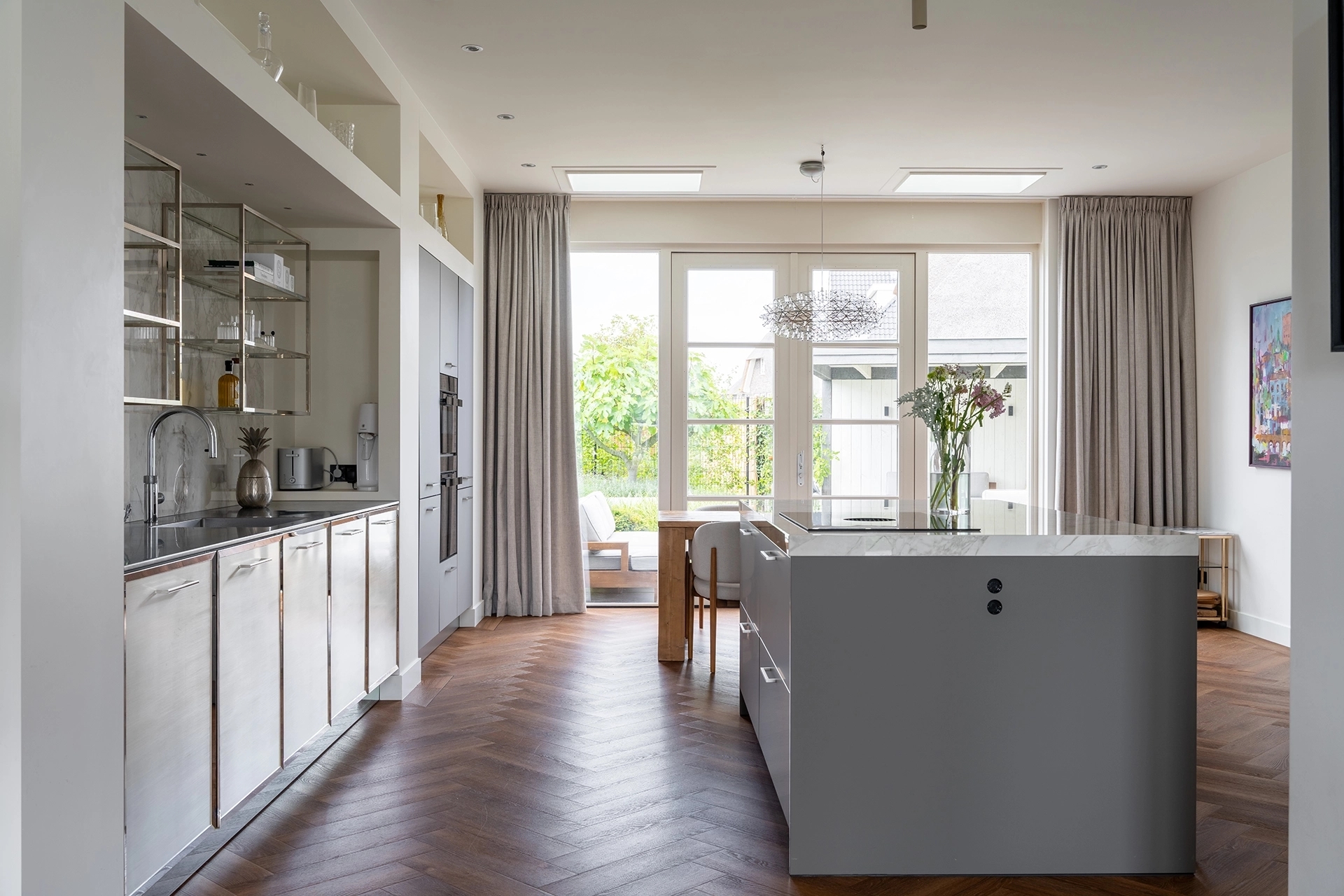 Moderne SieMatic keuken in steengrijs en RVS Intermat11