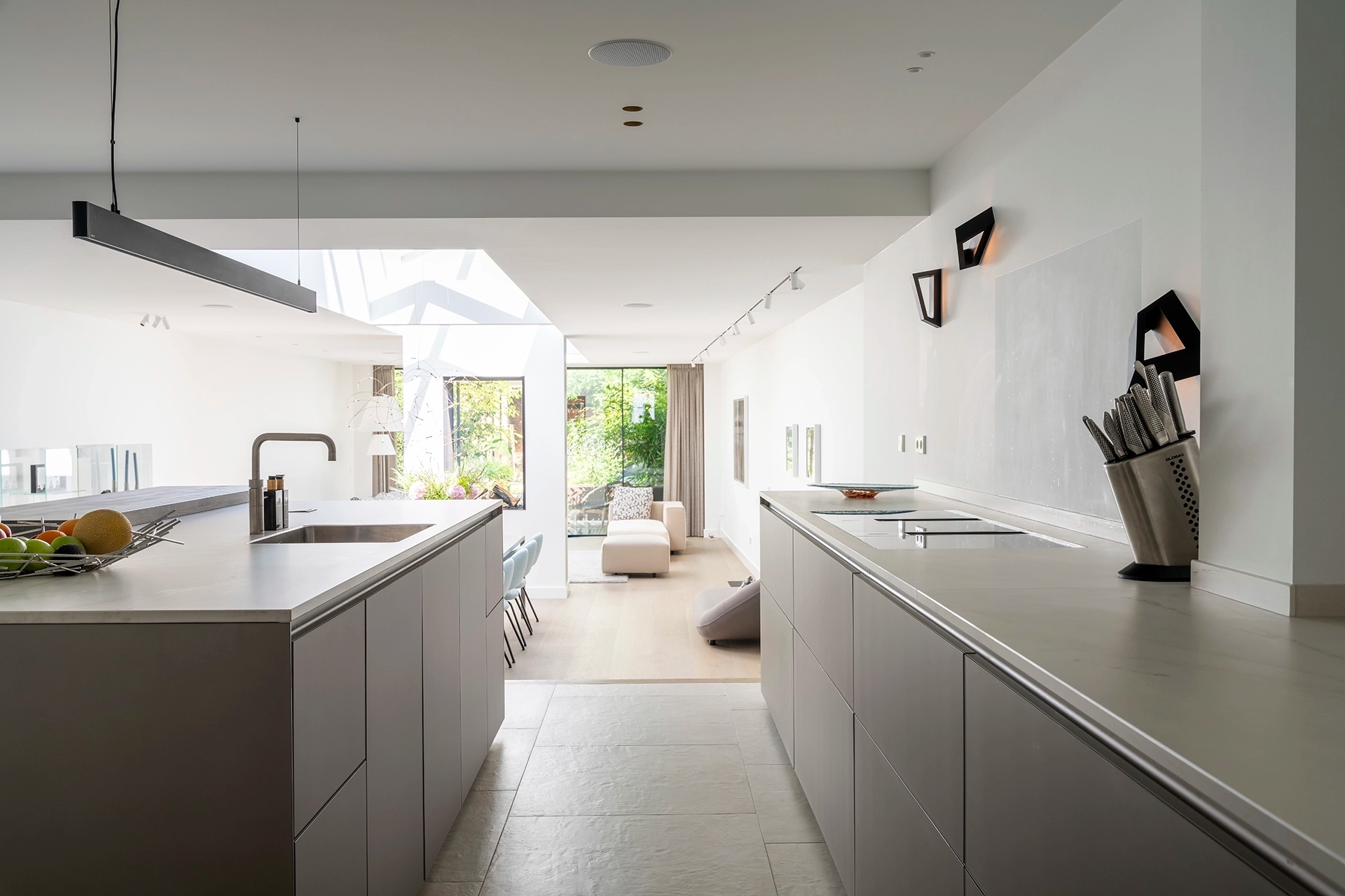 Moderne keuken in platina metallic aan de Prinsengracht 16