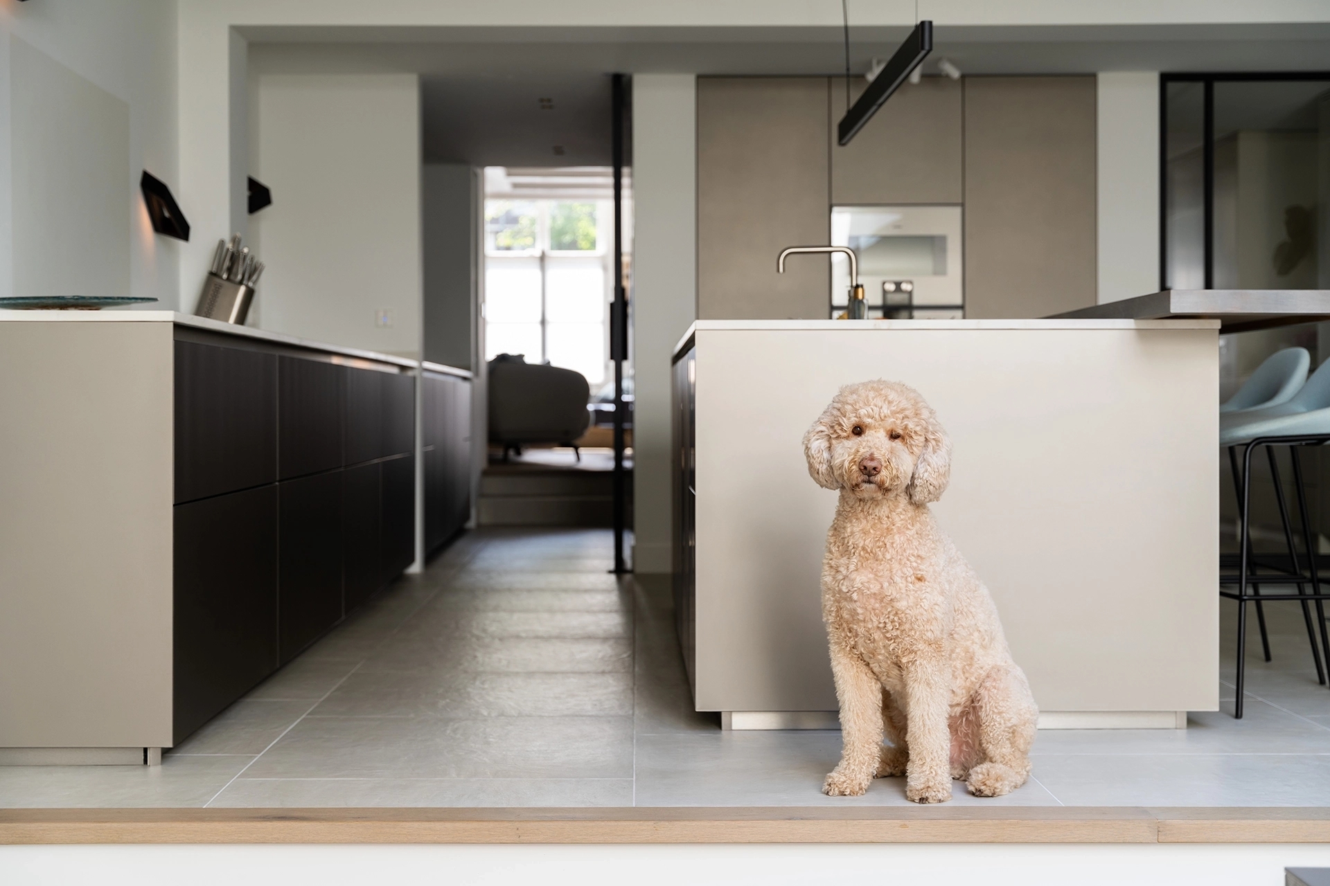 Moderne keuken in platina metallic aan de Prinsengracht 19
