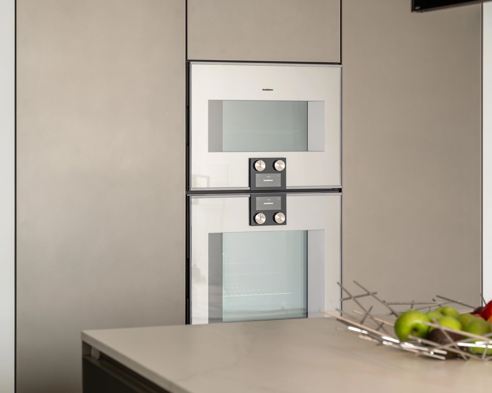 Moderne keuken in platina metallic aan de Prinsengracht 25 2026 09 25 100452 rtzs