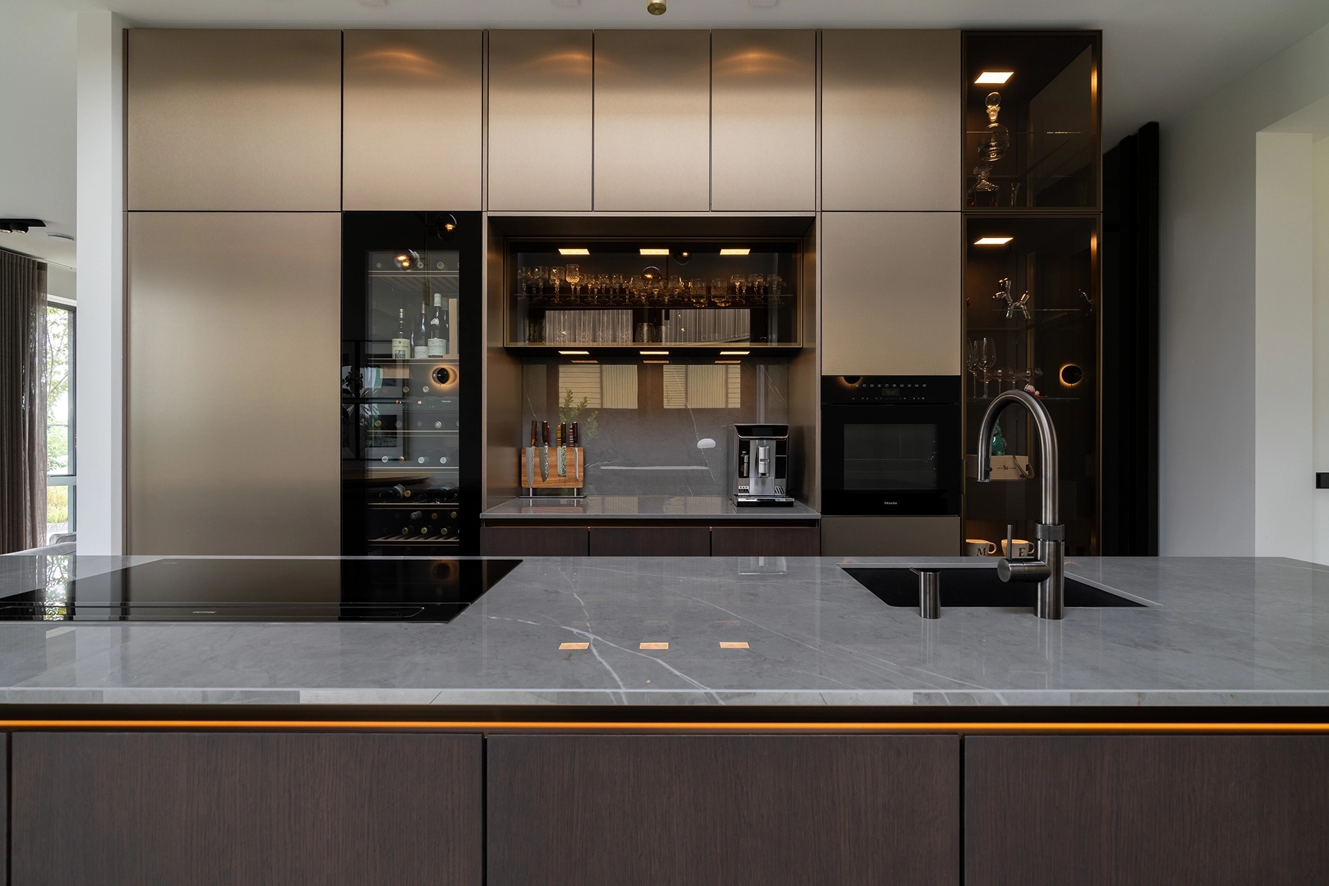 Moderne SieMatic SLX keuken in bronze brushed Intermat08