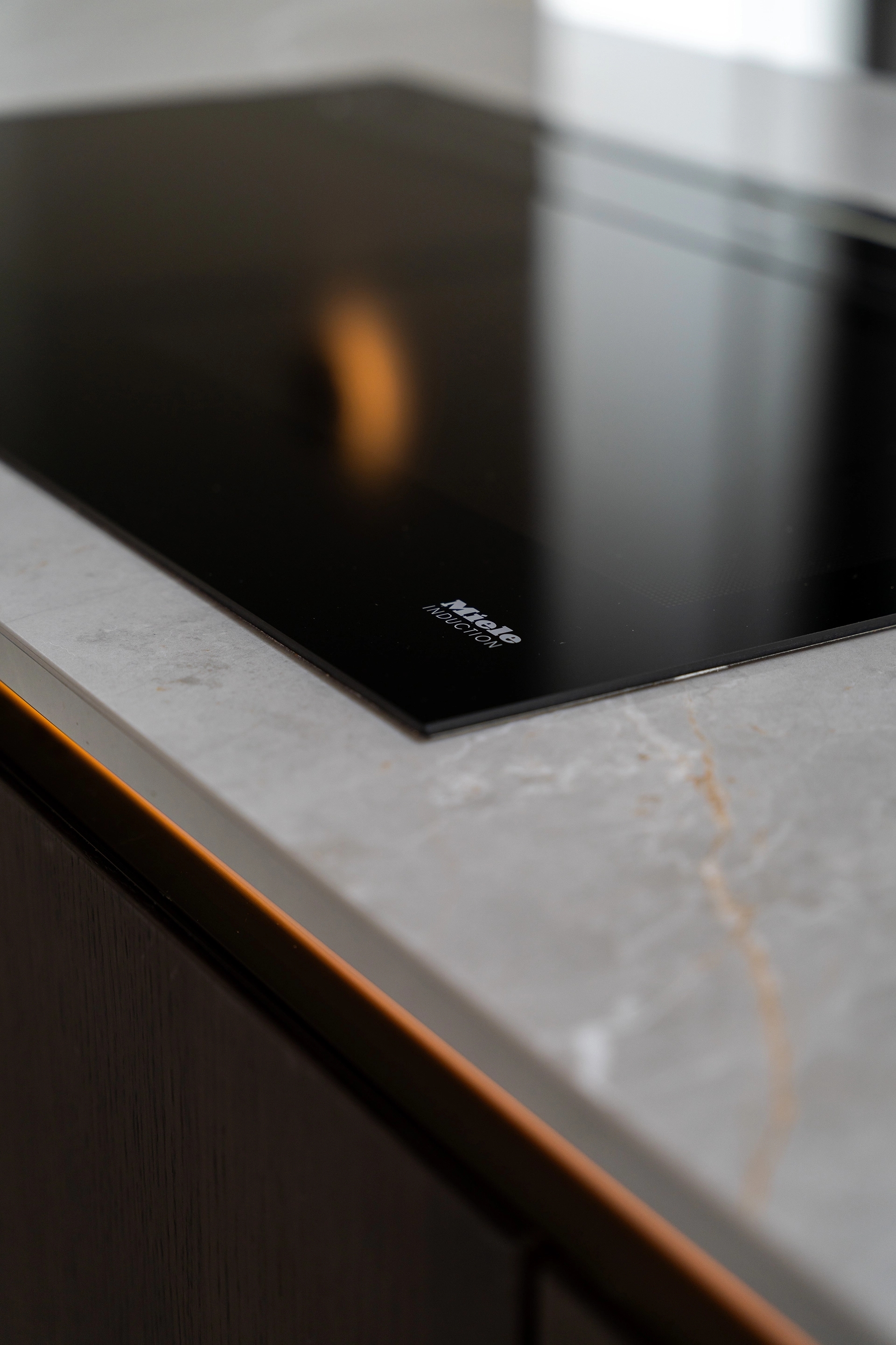Moderne SieMatic SLX keuken in bronze brushed Intermat16