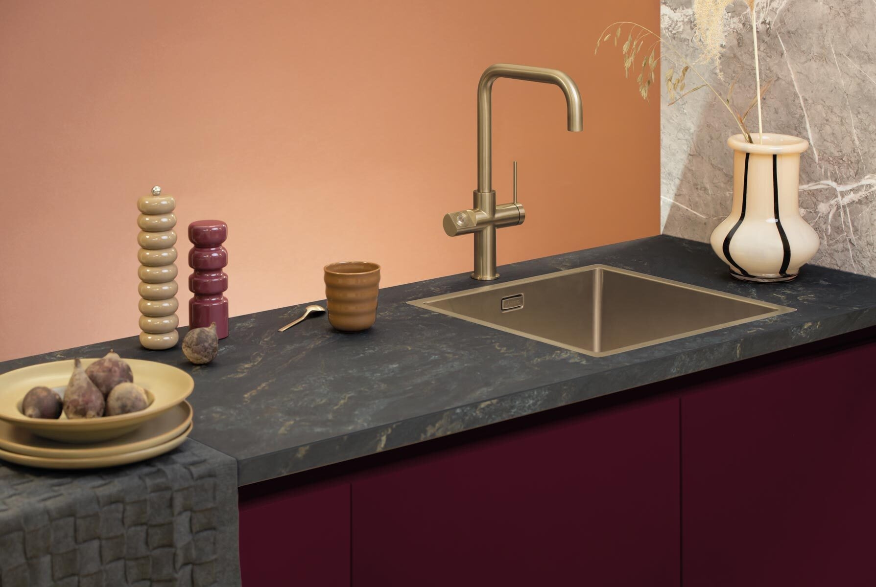 Ingebouwde spoelbak messing in TopLaminate keukenblad Dekker Intermat 2