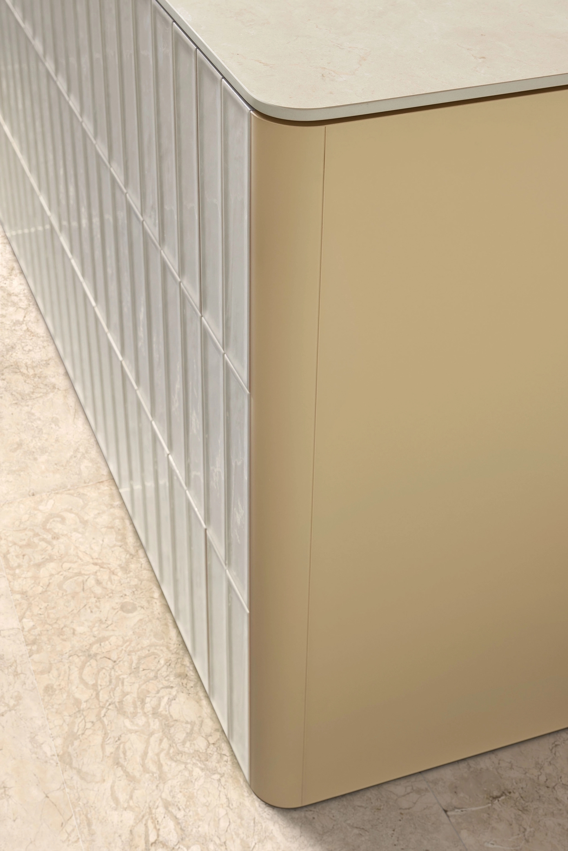 Afgerond beige keukenfront van een SilverLine keuken